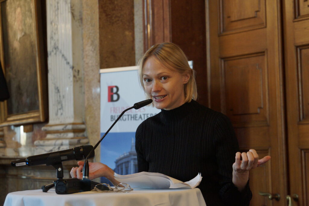 Marvie Hörbiger liest Elfriede Jelineks Text "In einem leeren Haus"